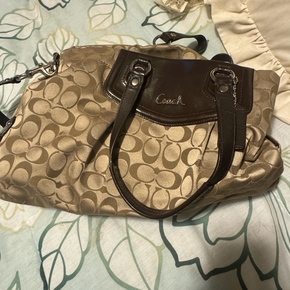 Coach purse in EUC - Picture 1 of 5